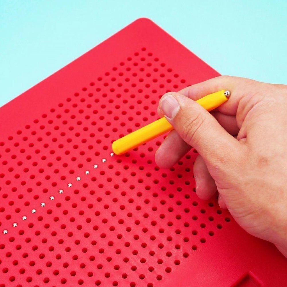 Velká magnetická kreslicí tabulka s kuličkami - červená