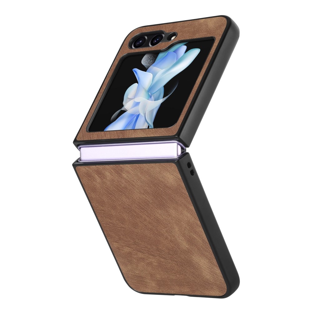 Vintage plastový kryt s umělou kůží na Samsung Galaxy Z Flip6 5G - hnědý