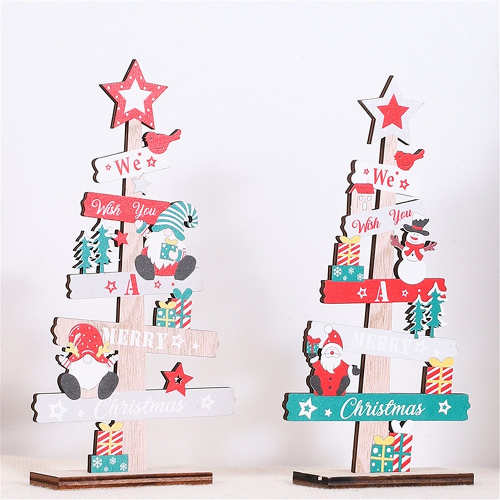 Vánoční dřevěná dekorace se stromkem a skřítkem