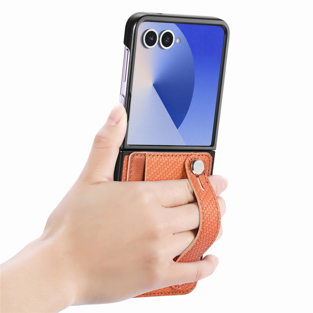 Wrisat plastový kryt s umělou kůží na Samsung Galaxy Z Flip7 5G - hnědý
