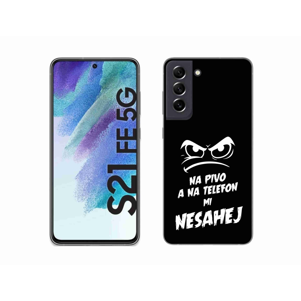 Gelový kryt mmCase na Samsung Galaxy S21 FE 5G - pivní motiv 2 černé pozadí