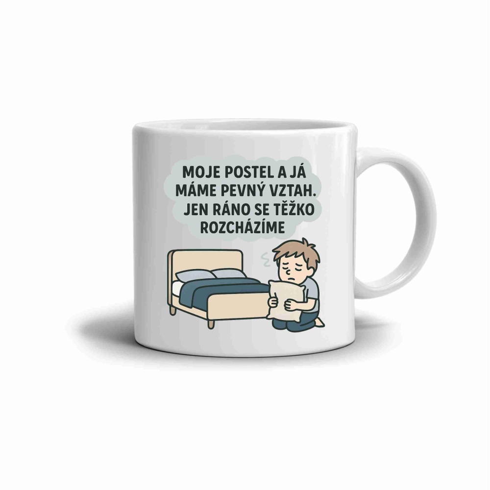 Bílý keramický hrnek 330ml s obrázkem - citát postel a já