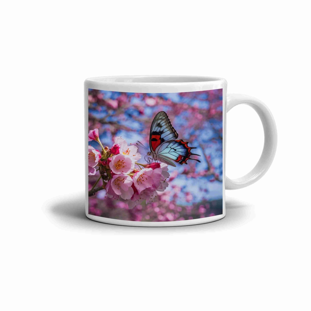 Bílý keramický hrnek 330ml s obrázkem - motýl na třešňovém květu