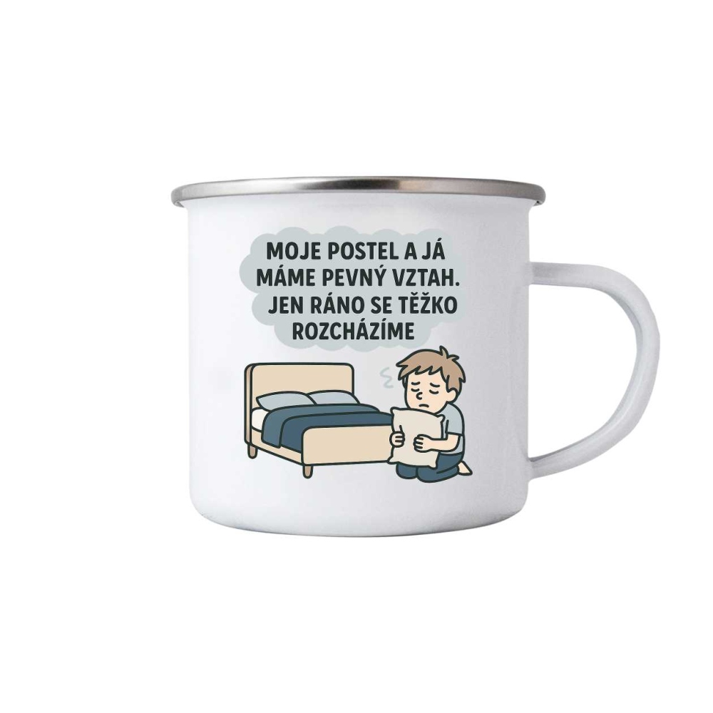 Bílý plechový hrnek 380ml s obrázkem - citát postel a já