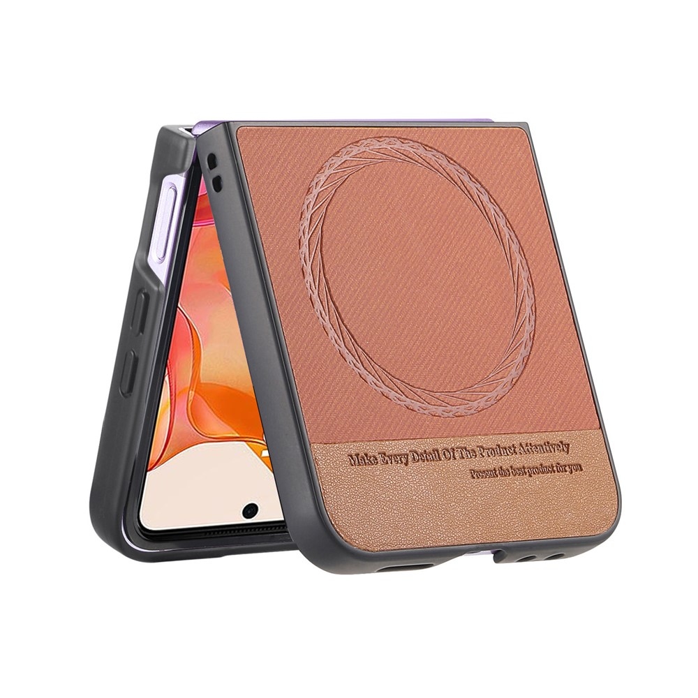 Denim plastový kryt s umělou kůží a MagSafe na Motorola Razr 60 Ultra 5G - hnědý