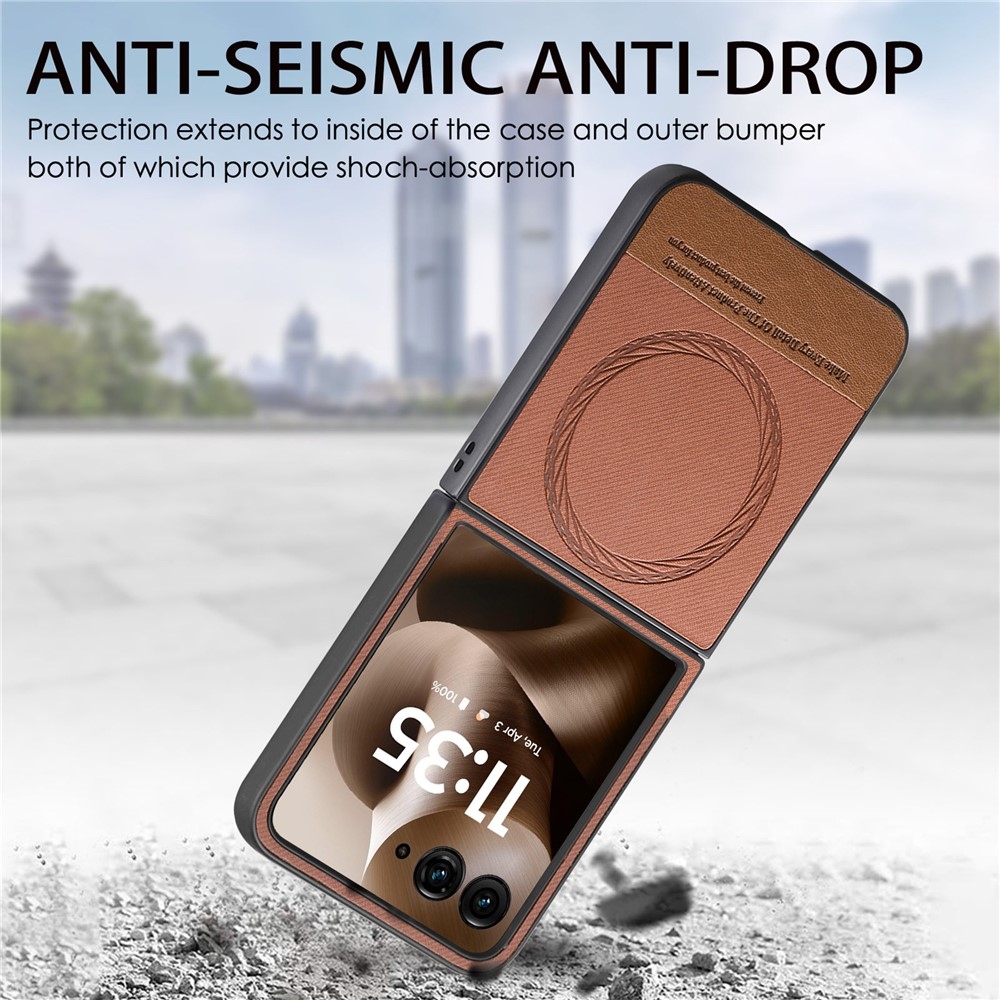 Denim plastový kryt s umělou kůží a MagSafe na Motorola Razr 60 Ultra 5G - hnědý