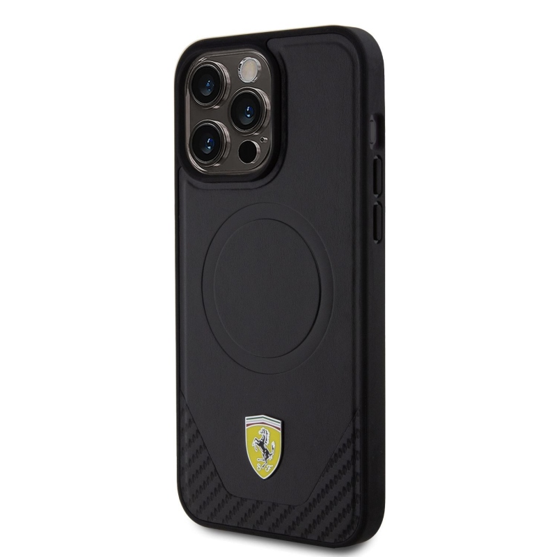 Ferrari PU Leather Bottom Carbon MagSafe Zadní Kryt pro iPhone 15 Pro Max Black
