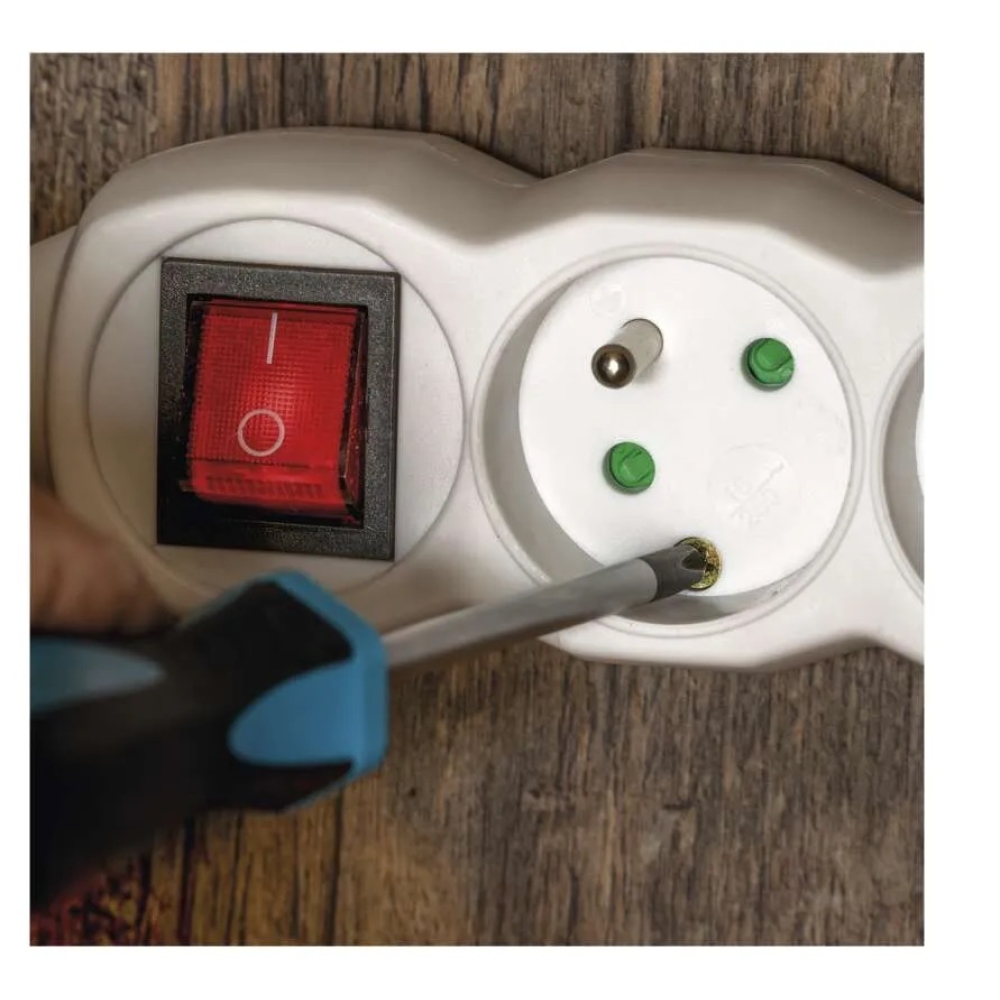 Prodlužovací kabel 3 m / 3 zásuvky / s vypínačem / bílý / PVC / 1 mm2