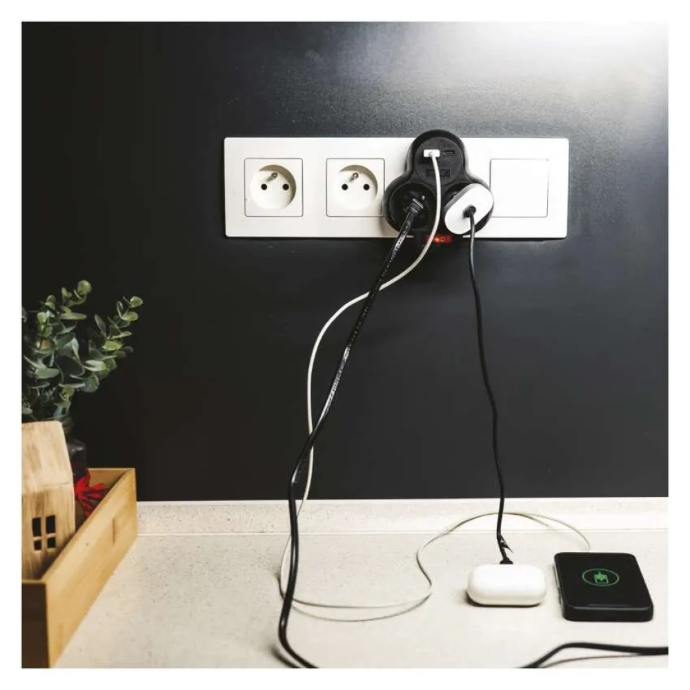 Rozbočovací zásuvka 2×, vyp., 1×USB-A+1×USB-C - černá