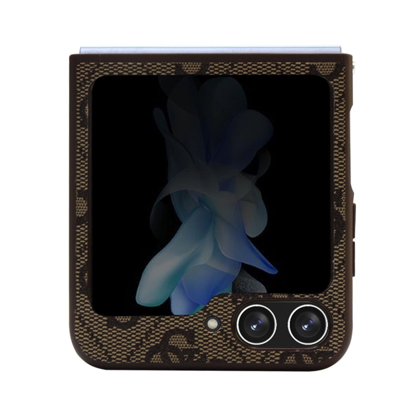 Guess 4G PU Leather Triangle Zadní Kryt pro Samsung Galaxy Z Flip 5 Brown