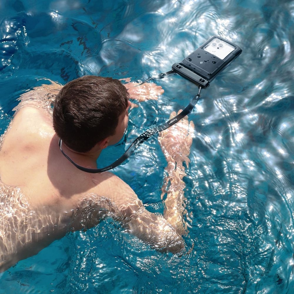 Spigen AquaShield A611P vodotěsné plovoucí univerzální pouzdro (2ks) - matné černé