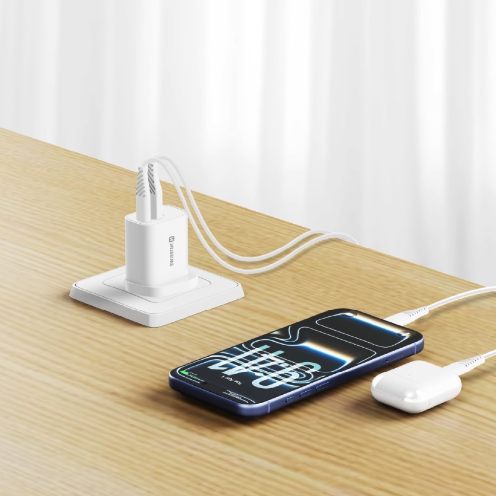 Swissten cestovní adaptér EDGE GaN 1× USB-C PD 35 W + 1× USB-A 18W QC, pro UK zásuvku - bílý