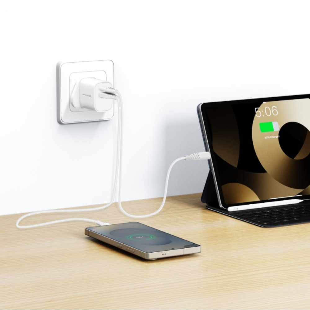 Swissten cestovní adaptér EDGE GaN 1× USB-C PD 35 W + 1× USB-A 18W QC, pro UK zásuvku - bílý