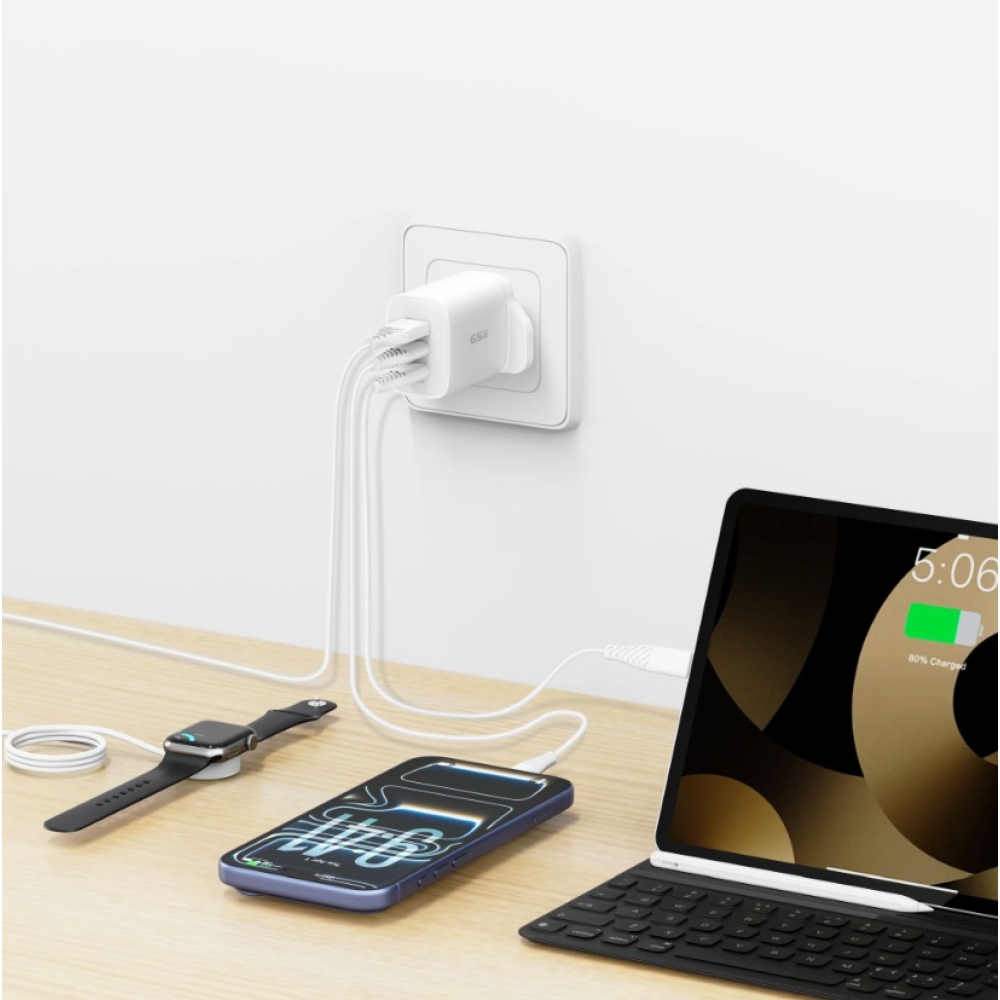 Swissten síťový adaptér Edge Gan 2x USB-C PD 65W + 1x USB-A 18W QC, pro UK zásuvku - bílý