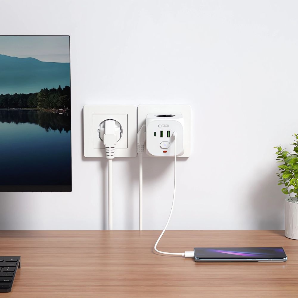 Tech-Protect Rozdvojka C13 PCL3X4 3x zásuvka 2x USB-A 2x USB-C - bílá