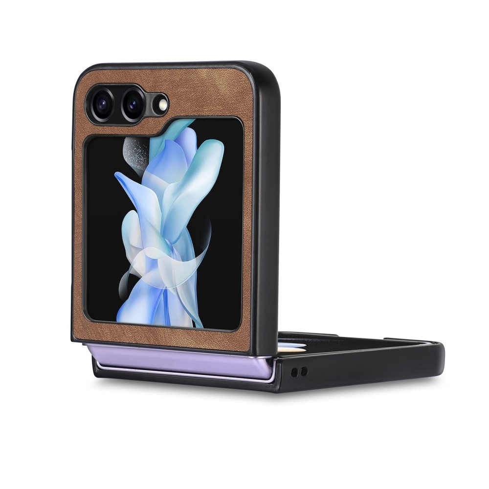 Vintage plastový kryt s umělou kůží na Samsung Galaxy Z Flip6 5G - hnědý